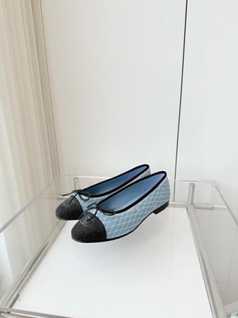 فلات شانيل أزرق جينز فاتح