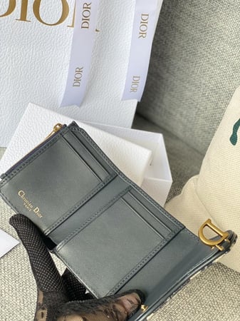 محفظة ديور متجر سواقيو