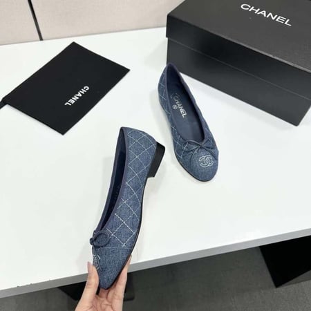 فلات شانيل ازرق جينز