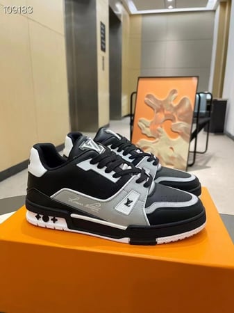 لويس فيتون ترينر اسود جميل من متجر احذية رياضية سواقيو تسوق فورا