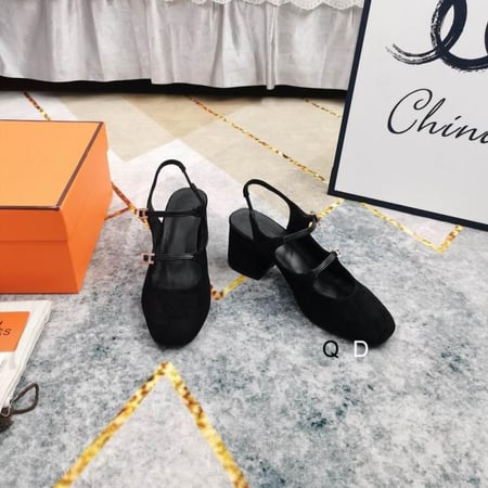 ايرميز كعب عالي أسود فاخر