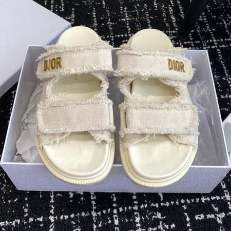 ديور صندل ابيض