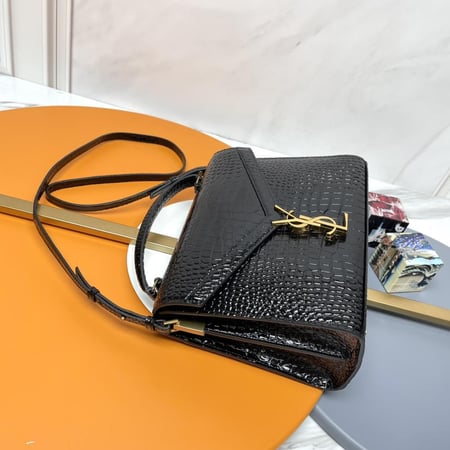 شنطة سان لوران اسود