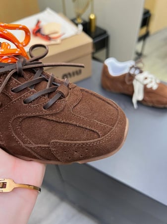 نيو بالانس تعاون مع ميو بني