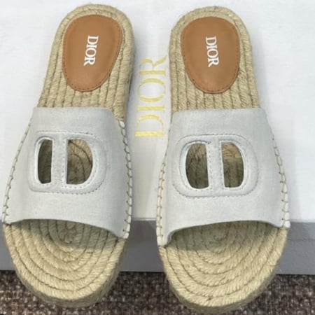 ديور صندل ابيض