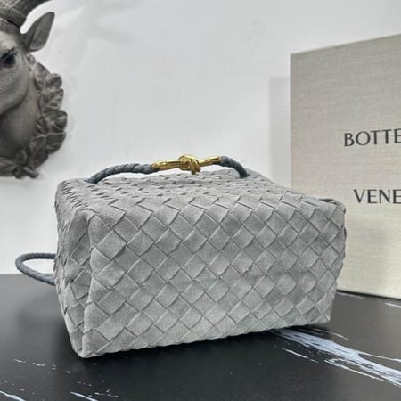 شنطة بوتيقا رمادي فاتح