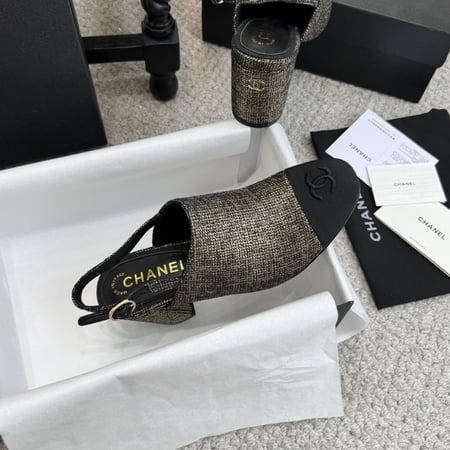 شانيل كعب عالي ميتاليك