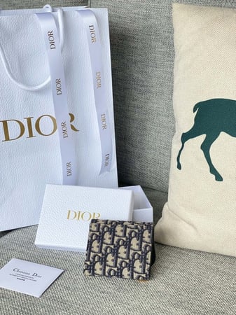 محفظة ديور أسود  سواقيو