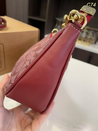 شنطة كوتش عنابي