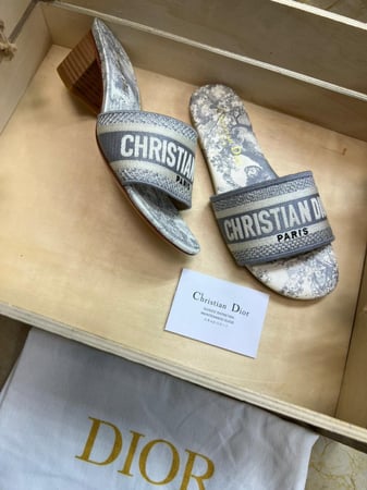 ديور صندل  رمادي