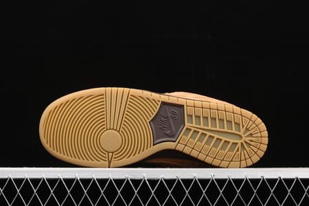 حذاء نايكي اس بي دانك بني من متجر احذية سواقيو