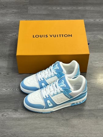 حذاء لويس فيتون ترينر ابيض و سماوي من متجر أحذية سواقيو