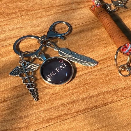 ميداليه بالاسم