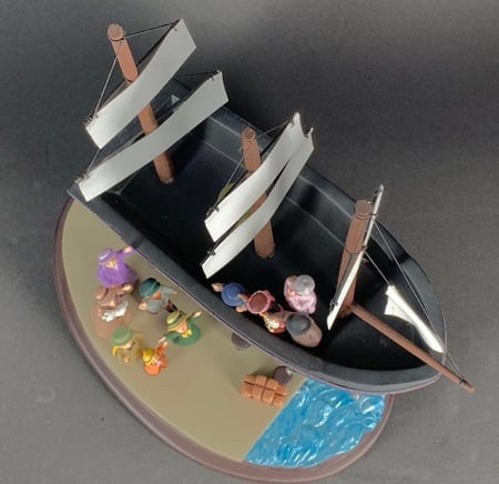 دايوراما سفينة مسلسل سالي مع اضائة و موسيقى