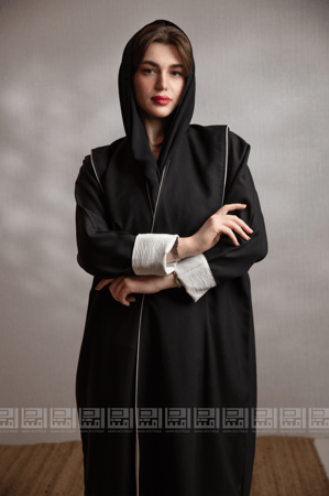 عباية سوداء بحواف بيضاء 1210