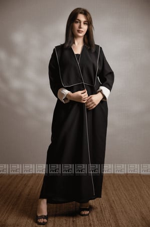 عباية سوداء بحواف بيضاء 1210