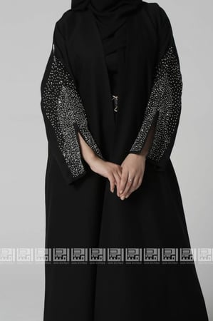 عباية سوداء بتصميم خرزي 1171