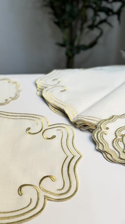 مفارش سفره ذهبية فخمة بالتطريز