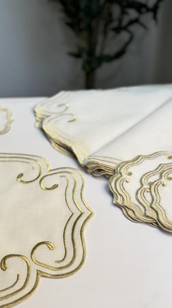 مفارش سفره ذهبية فخمة بالتطريز