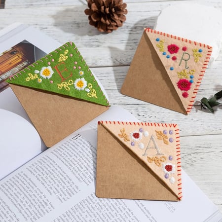 علامة مرجعية لزاوية الكتاب،  تطريز يدوي