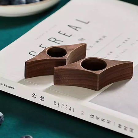 خاتم قراءة من الخشب البني الداكن - يوضع في الإبهام لتسهيل تثبيت الصفحات