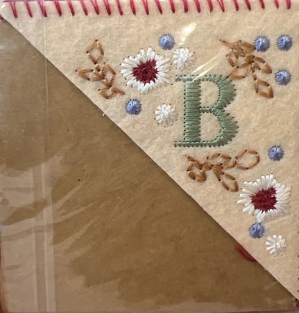 علامة مرجعية لزاوية الكتاب،  تطريز يدوي