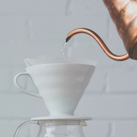 اداة V60 سيراميك 02 لتقطير القهوة - أبيض