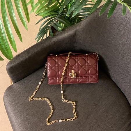 ديور ليدي كلاتش عنابي مقاس 21cm