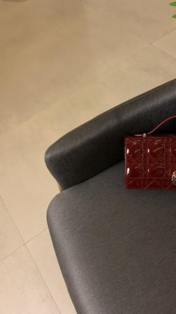 ديور ليدي عنابي لمعه كلاتش مقاس 21cm