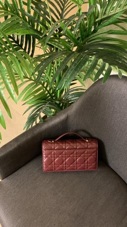 ديور ليدي كلاتش عنابي مقاس 21cm