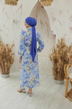 بتصميم قميص مع حزام