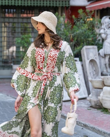 بتصميم قميص مع حزام