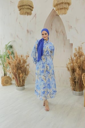 بتصميم قميص مع حزام