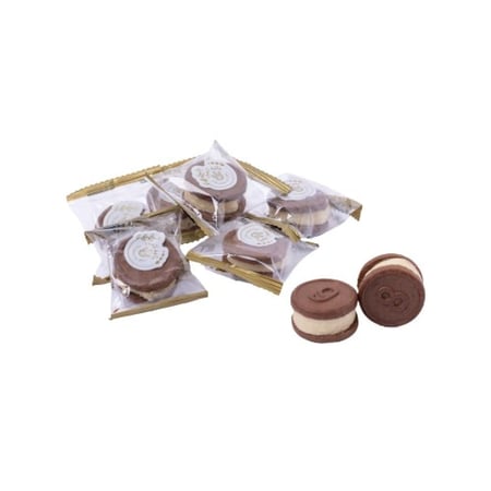 طحينة بين طبقتين من بسكويت الشوكولاة