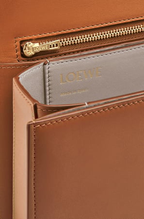 حقيبة لويفي - وسط