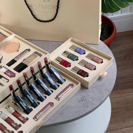 بوكس مكياج هارموني بيوتي طقم متكامل 3ادروج