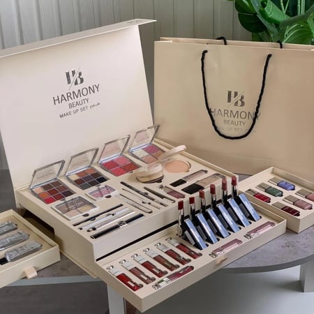 بوكس مكياج هارموني بيوتي طقم متكامل 3ادروج
