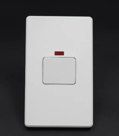 مفتاح مكيف 7*14 بيانو ابيض هيلمين