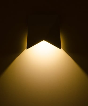 انارة جدارية 7254 جرم ابيض المنيوم روسلين