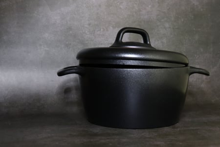 كوركماز جوستو بلس فولكانيت قدر 3.0 لتر - A1351 KORKMAZ GUSTO PLUS VOLKANIT CASSEROLE 20 CM / 3.0L