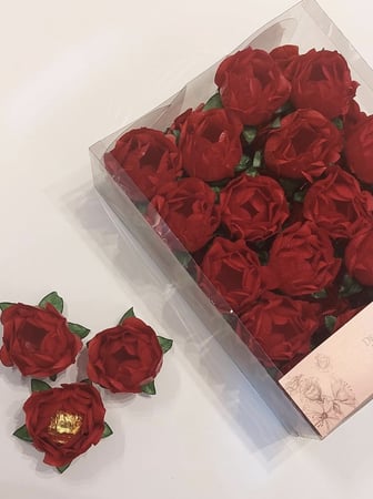 فلورا ورد ورقي للتوزيعات,40 وردة في البكت لون أحمر