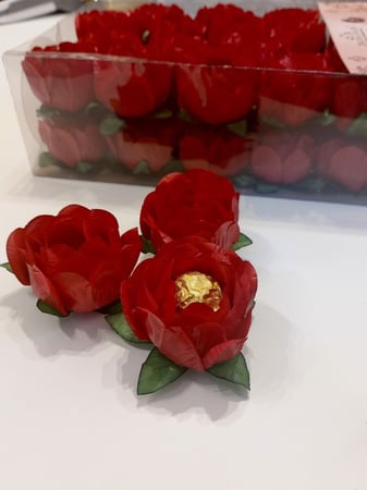 فلورا ورد ورقي للتوزيعات,40 وردة في البكت لون أحمر