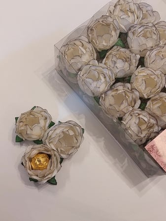 فلورا ورد ورقي للتوزيعات,40 وردة في البكت لون أبيض