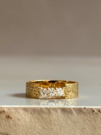 FROM THE HEART Ring With Three Diamonds