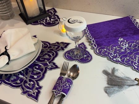 طقم 6اشخاص مخمل تطريز فضي