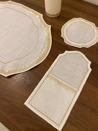 طقم  مميز وانيق لطاولات الطعام