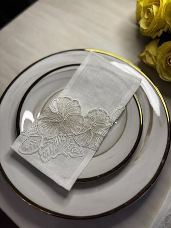 جيب للملعقه والشوكه  بدانتيل  ذهبي