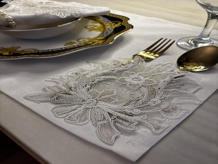 طقم مفارش دانتيل