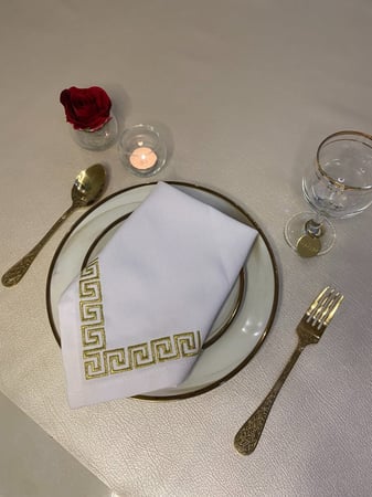 مناديل فرزاتشي لون ابيض