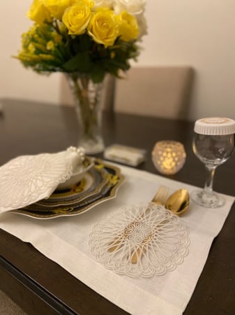 طقم مفرش دانتيل لطاوله  الطعام